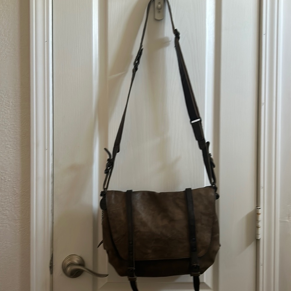 Mid size rustic brown shoulder bag.